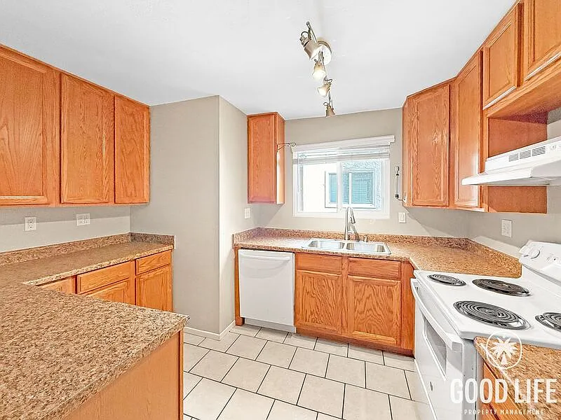 2 bed, 1.5 bath, 903 sqft, $2,395 — Photo 4
