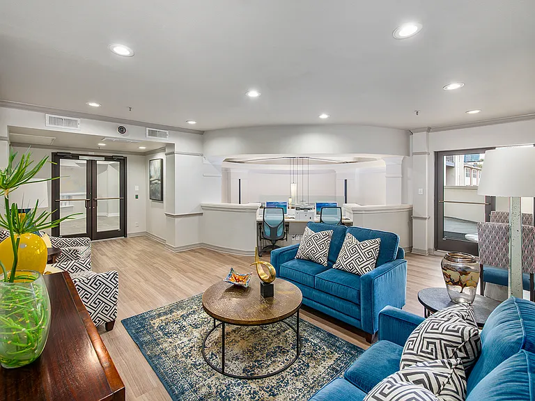 2427 Allen St — Photo 9