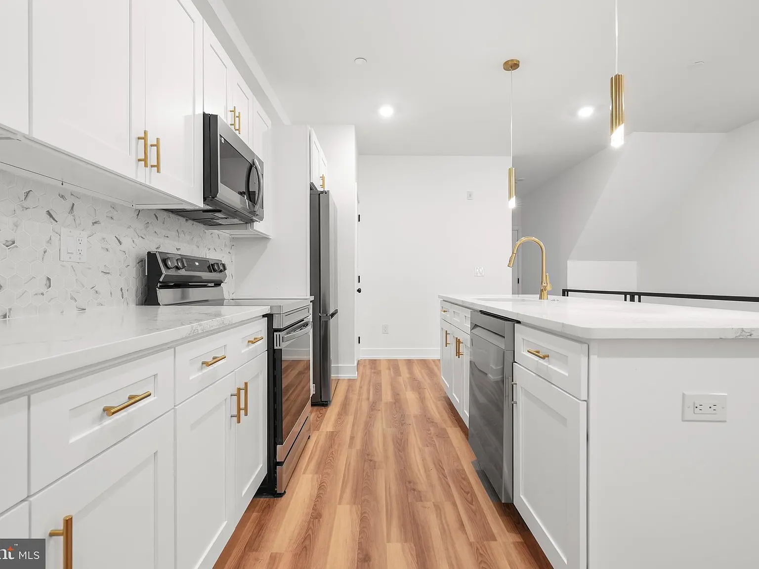 4 bed, 1692 sqft, $2,400 — Photo 4