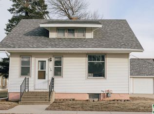 128 1st Ave NW, Le Mars, IA 51031