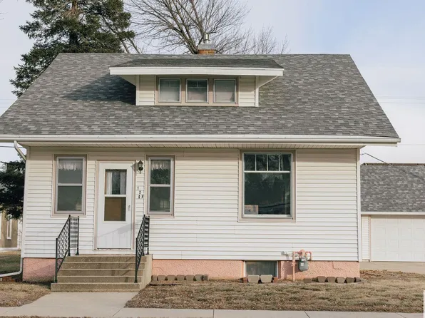 128 1st Ave NW, Le Mars, IA 51031