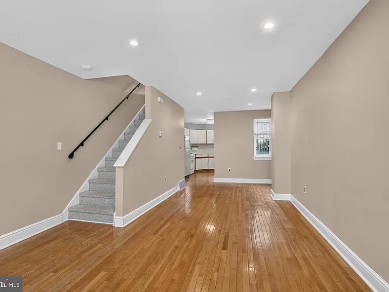 2645 Bainbridge St — Photo 2