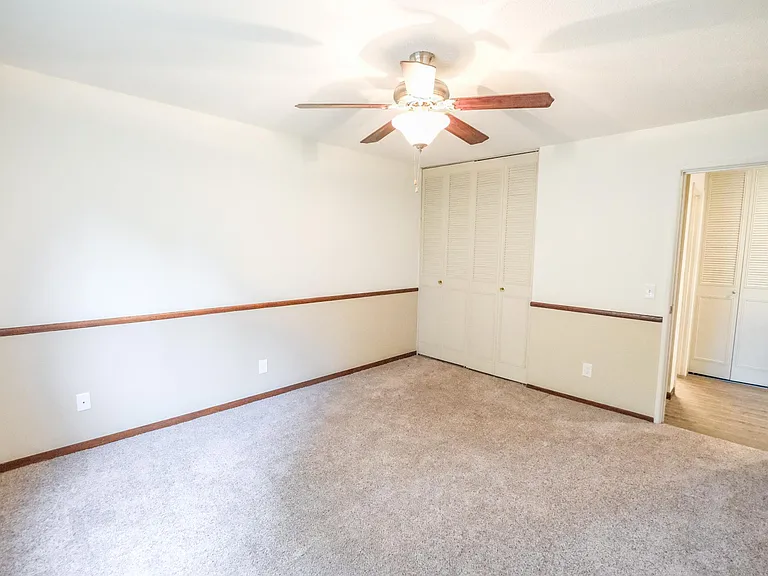 Lakehill Apartments — Photo 6