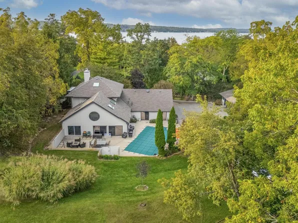 W2926 South Lakeshore DRIVE, Lake Geneva, WI 53147