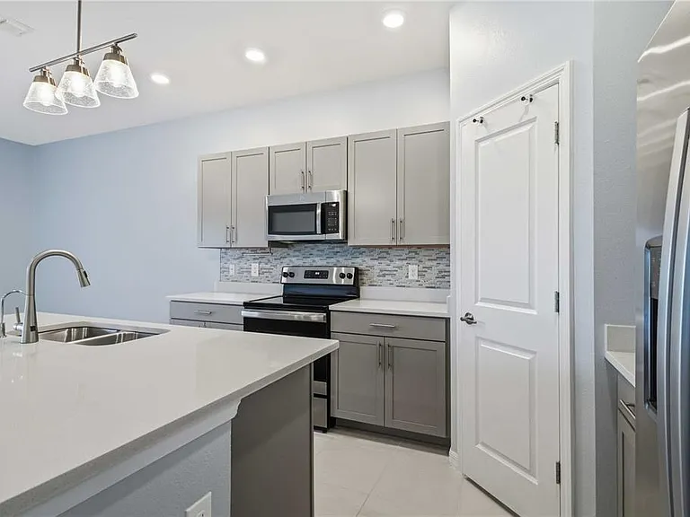 11779 Glenside Ter — Photo 16
