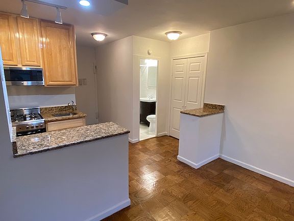 5th image of 300 W 55th St APT 3J