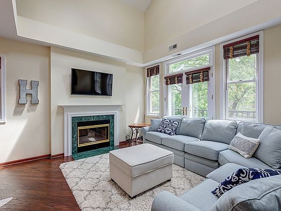 5th image of 1030 W Newport Ave #3