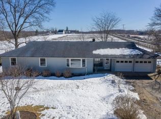 50 Whitehall Rd, Pittstown, NJ 08867