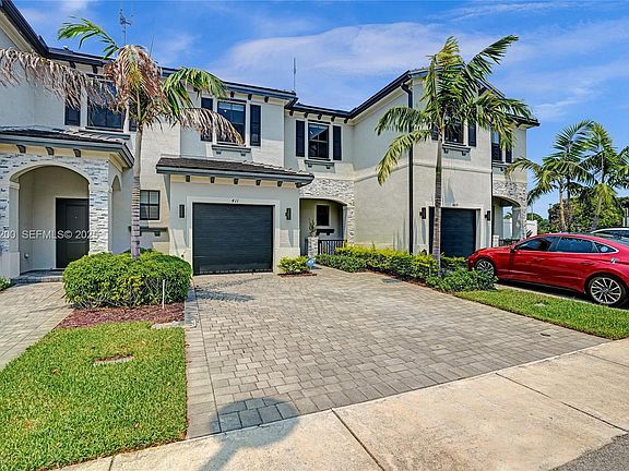 3rd image of 411 NW 204th St