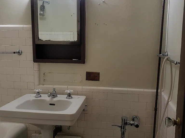 5 Tudor City Pl #B18 — Photo 8