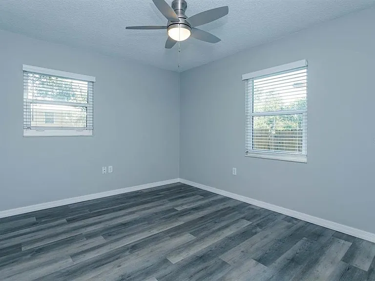 302 Ballard Ave — Photo 11