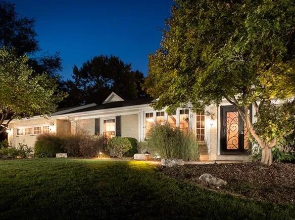 11 Mosley Acres Dr, Saint Louis, MO 63141