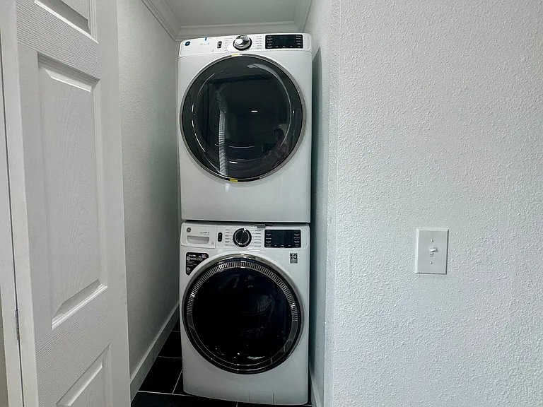 16 Ventura Blvd — Photo 17