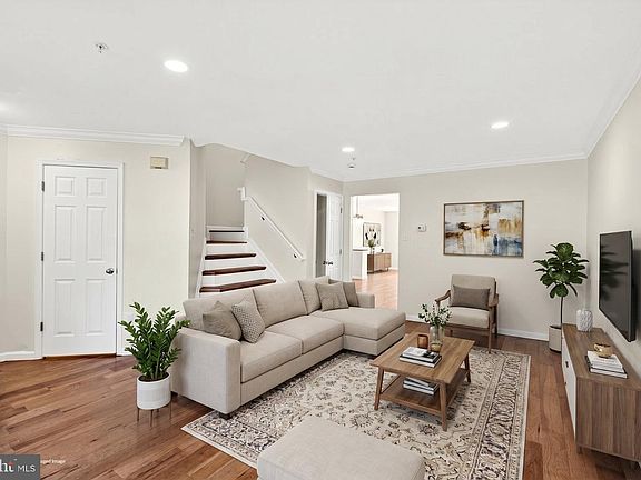 3rd image of 737 Shallow Ridge Ct