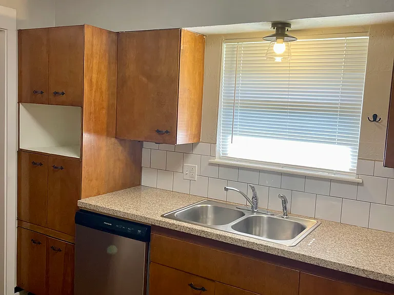 Kitchen w/dishwasher & microwave cubbie