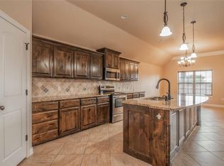 203 Sunrise Dr, Granbury, TX 76049