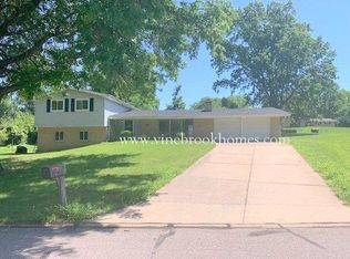 11790 N Ranch Dr, Florissant, MO 63033