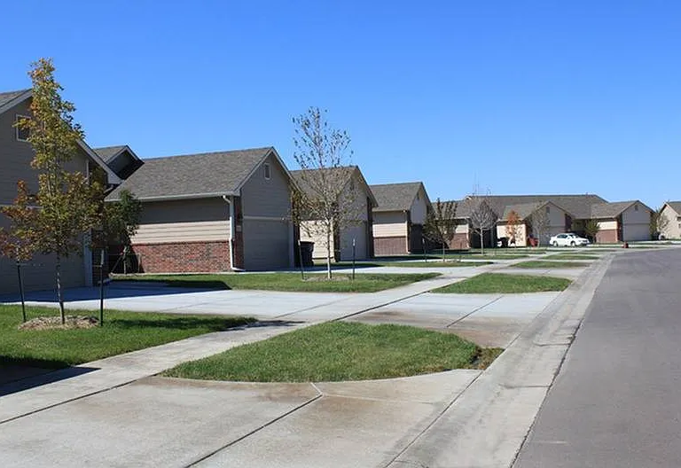 Lakeside Townhomes — Photo 1