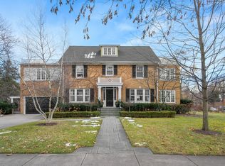 2405 Lincolnwood Dr, Evanston, IL 60201