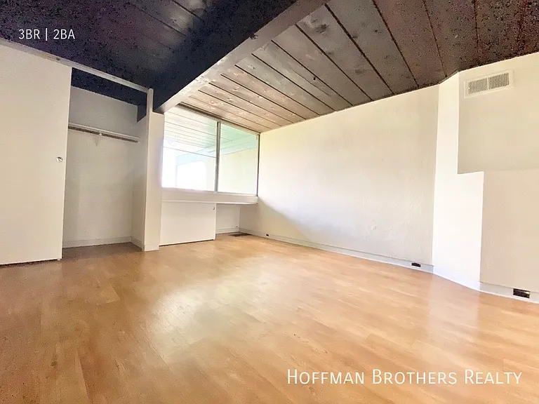 2342 Silver Ridge Ave #1 — Photo 12