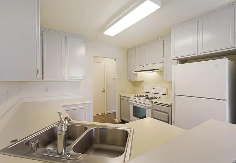 7 Meridian Cir — Photo 9