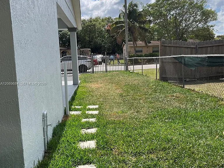 2231 NW 9th Pl — Photo 19