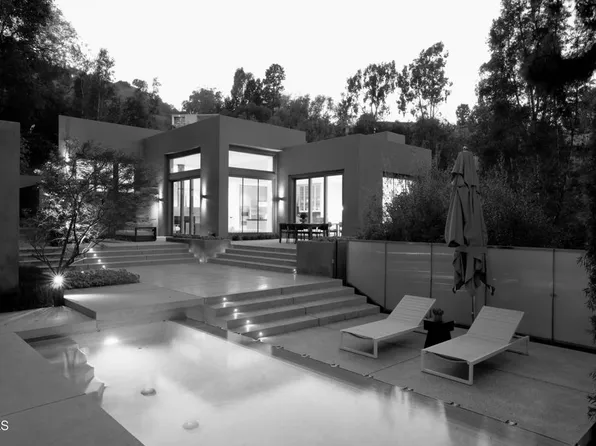 1240 Bennett Dr, Pasadena, CA 91103