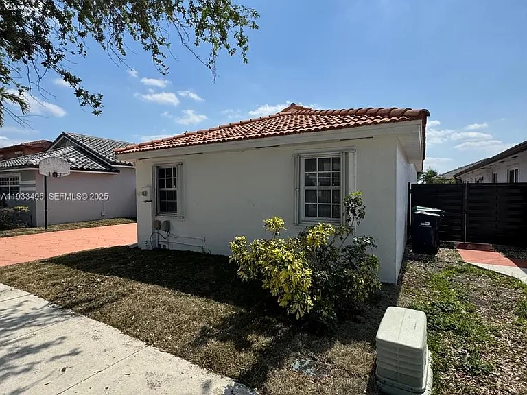8754 NW 149th Ter — Photo 3