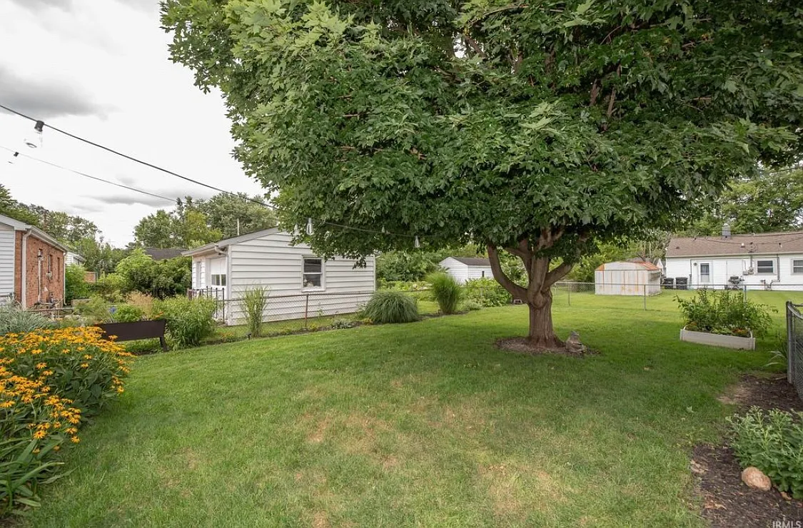 3 bed, 816 sqft, $1,500 — Photo 2