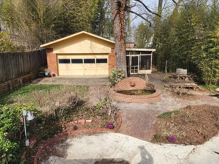 4504 Albion Rd — Photo 10