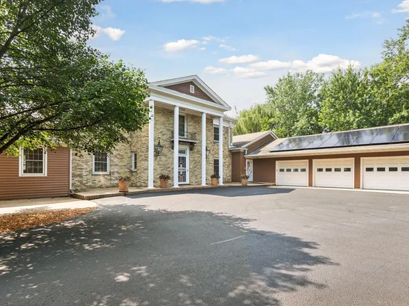 3646 Labore Rd, Gem Lake, MN 55110