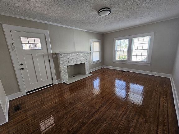 2nd image of 109 Courtland St