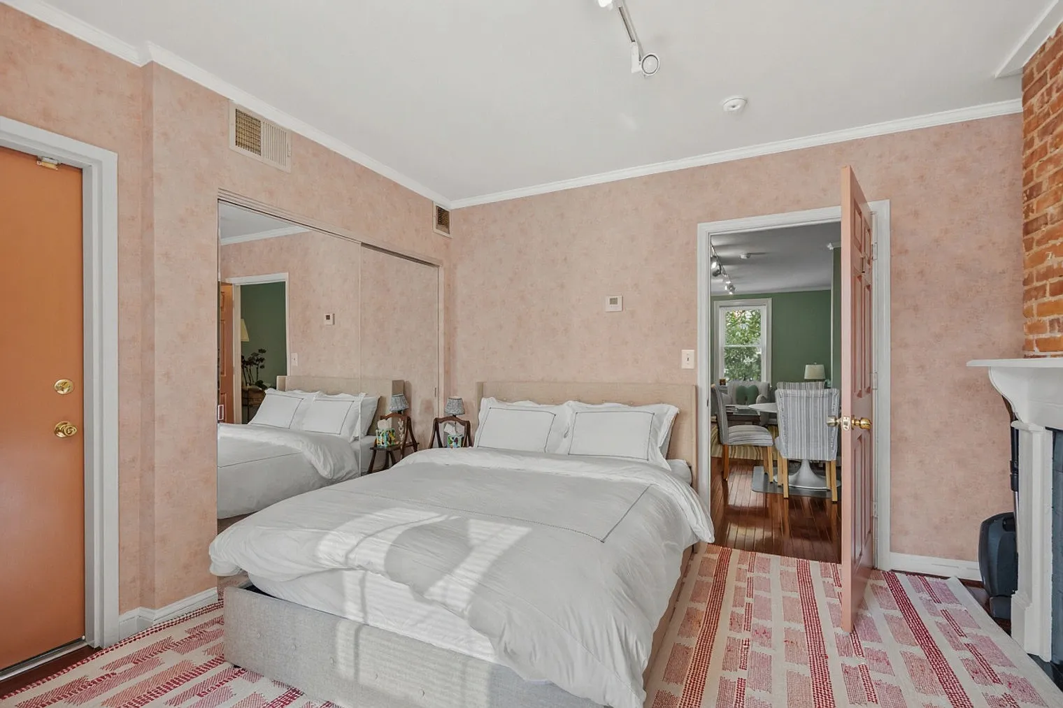 1 bed, 1.0 bath, 7534 sqft, $4,007 — Photo 4