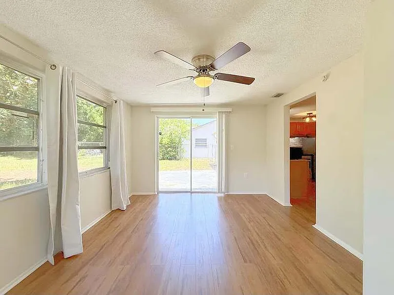 15839 Villa Dr — Photo 13