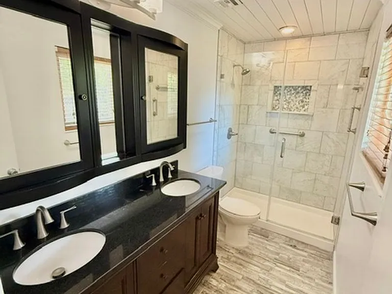 203 Hastings Ct — Photo 36