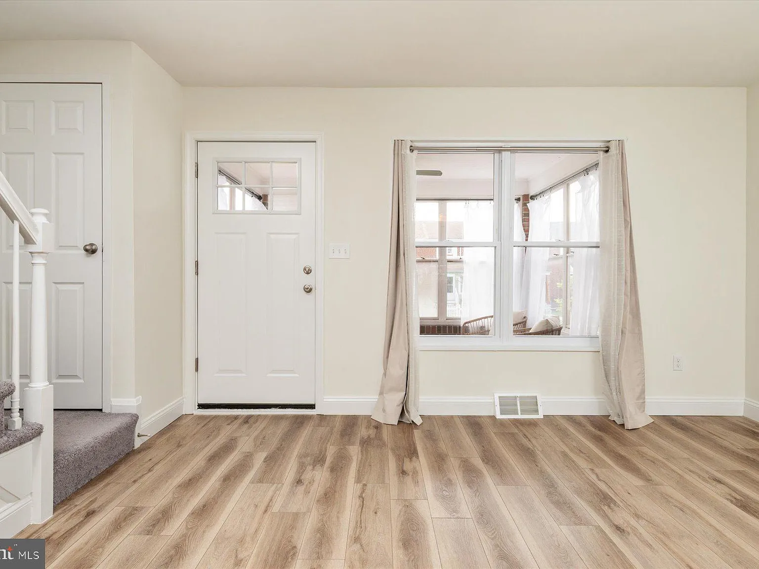 3 bed, 1870 sqft, $2,250 — Photo 2