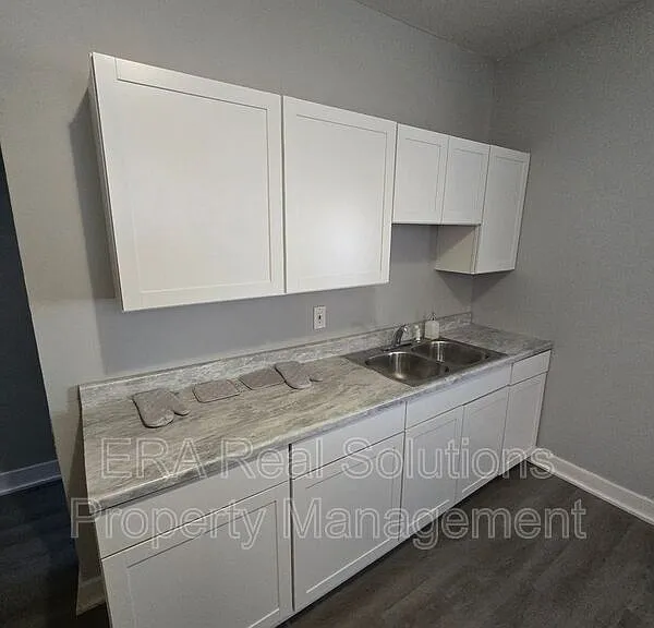 95 Whitethorne Ave — Photo 9