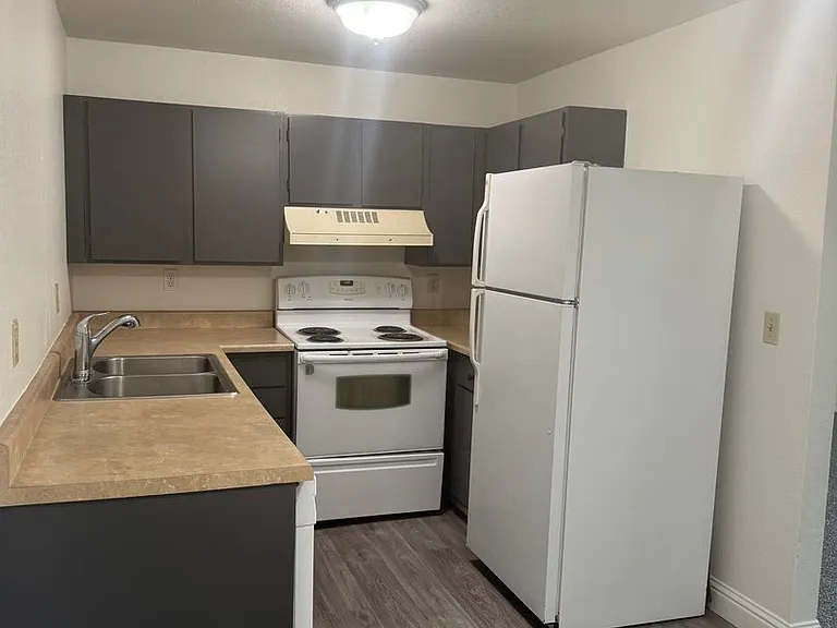 1841 E Long St #7 — Photo 6