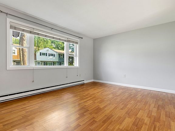 5th image of 130 Old Ferry Rd #J