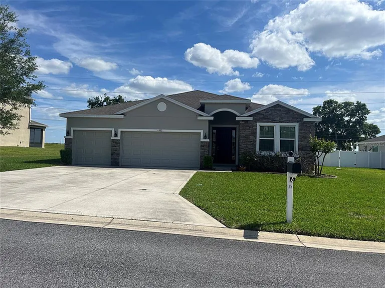 4552 SW 65th Pl — Photo 1