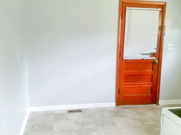 5th image of 4502 Lakeview Dr NW