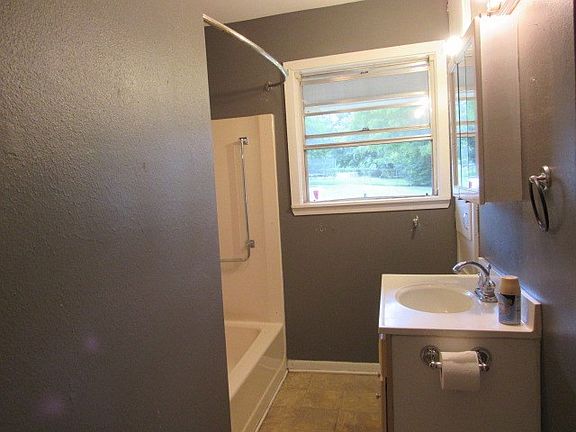 3rd image of 112 Sheridan Dr