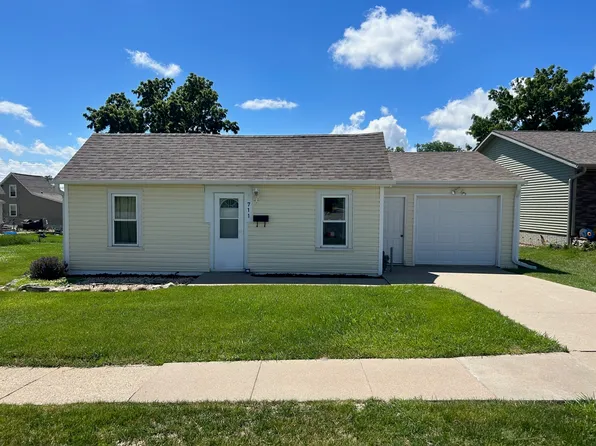 711 Spring St, Grinnell, IA 50112