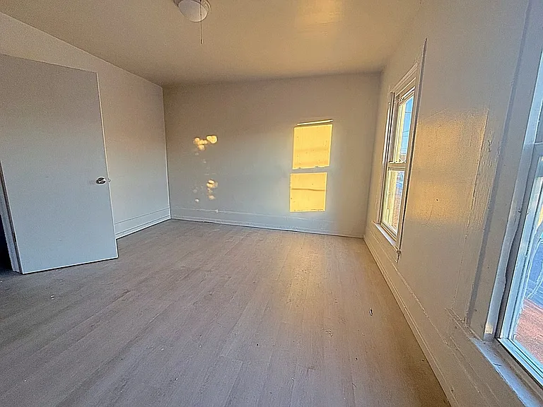 638 Carbon St — Photo 3