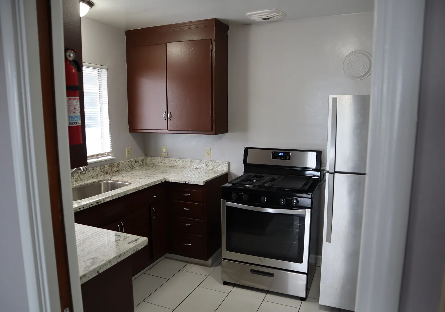 (485) 6518 Outlook Avenue - 4 — Photo 2