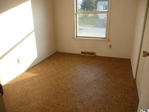 4th image of 810 Maplewood Ave