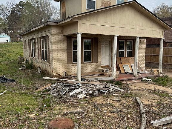 2nd image of 311 W Court Ave