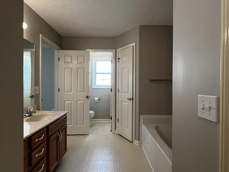 3427 Poplar Hl — Photo 35