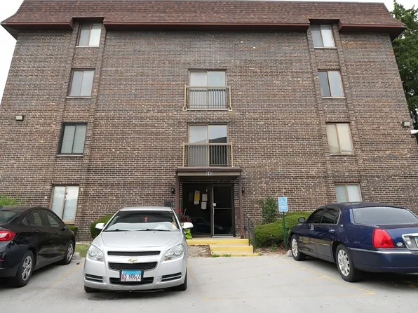 840 Elder Rd APT 302, Homewood, IL 60430