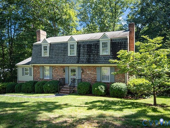 2nd image of 2425 Chancellor Rd